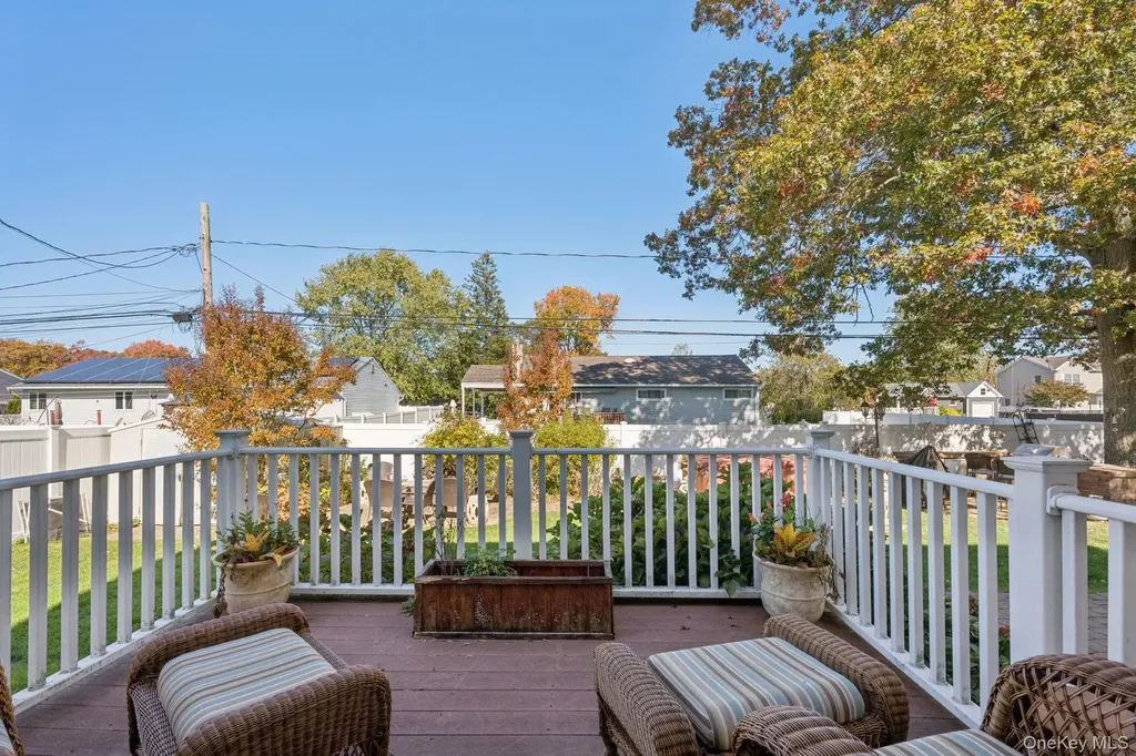 23 Windsor Street Islip NY 11751