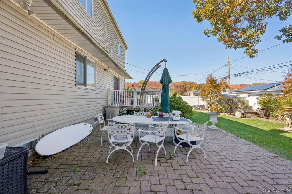 23 Windsor Street Islip NY 11751