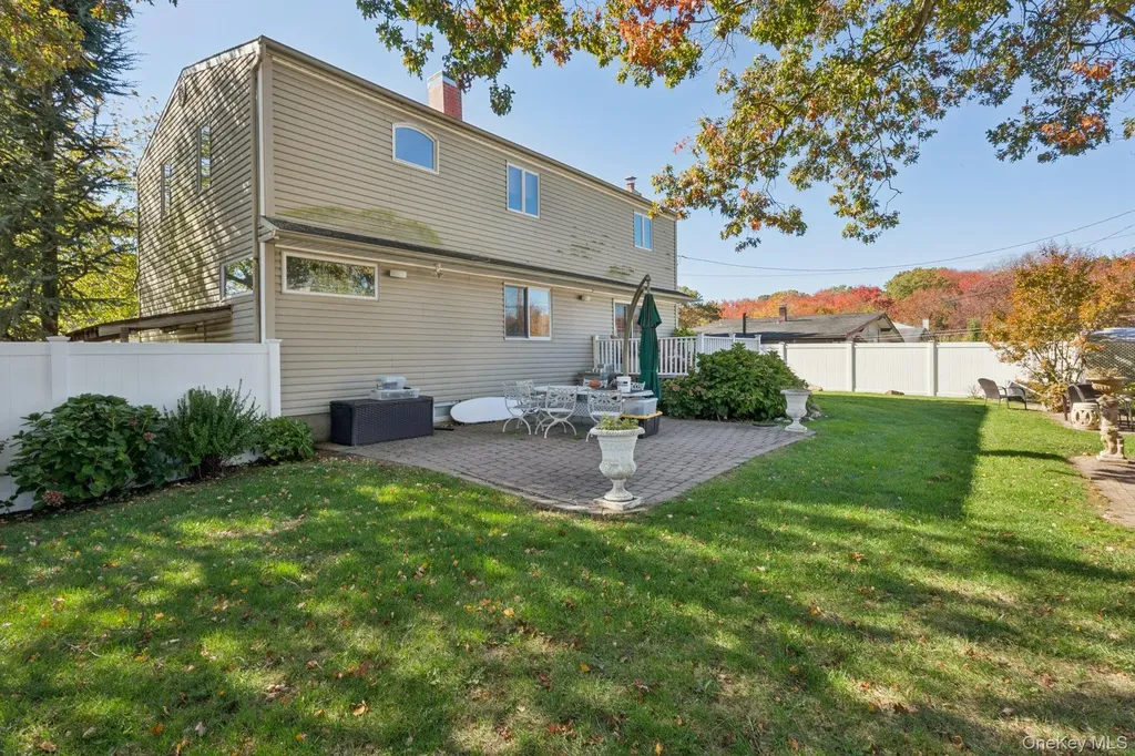 23 Windsor Street Islip NY 11751