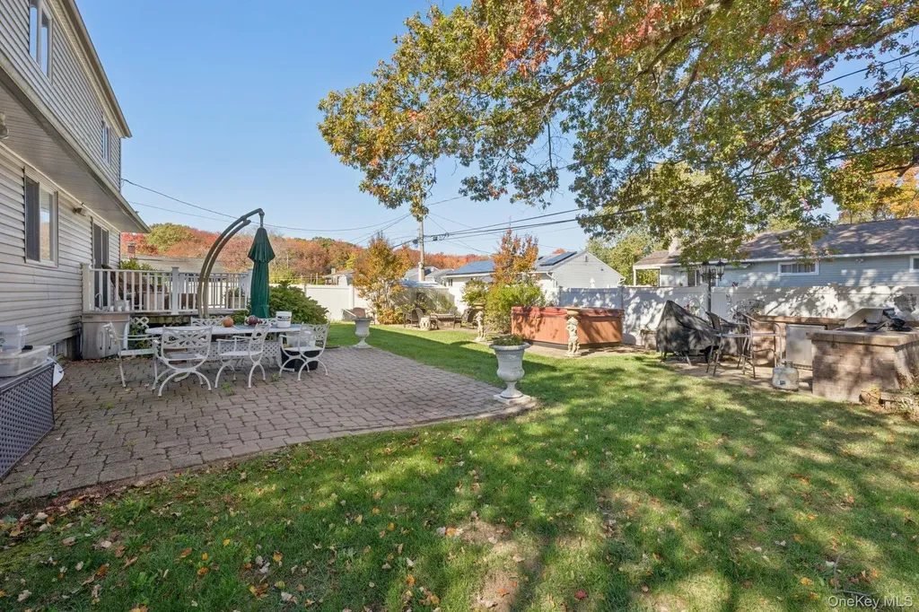 23 Windsor Street Islip NY 11751