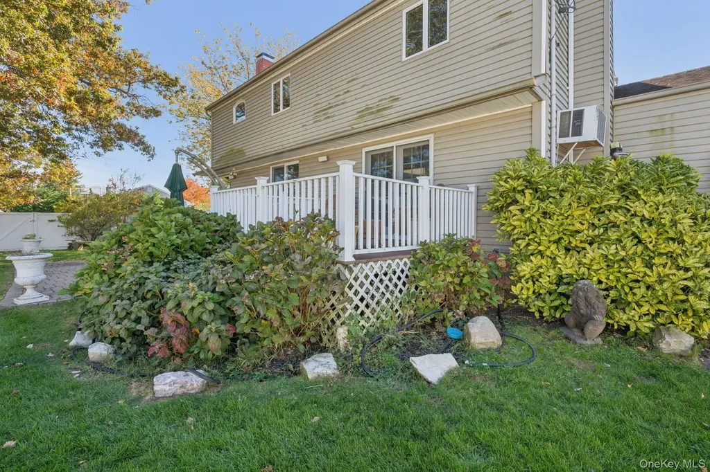 23 Windsor Street Islip NY 11751