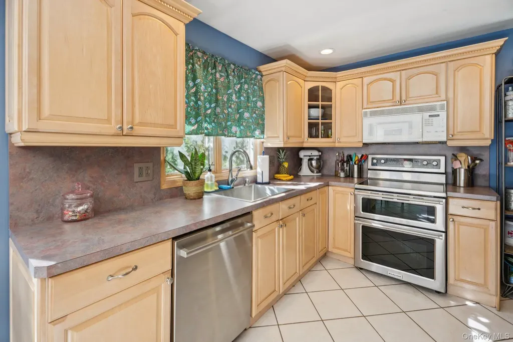 23 Windsor Street Islip NY 11751