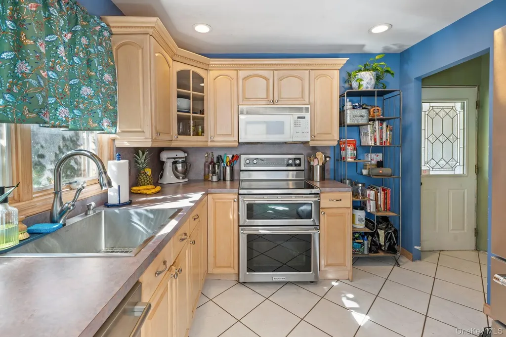 23 Windsor Street Islip NY 11751