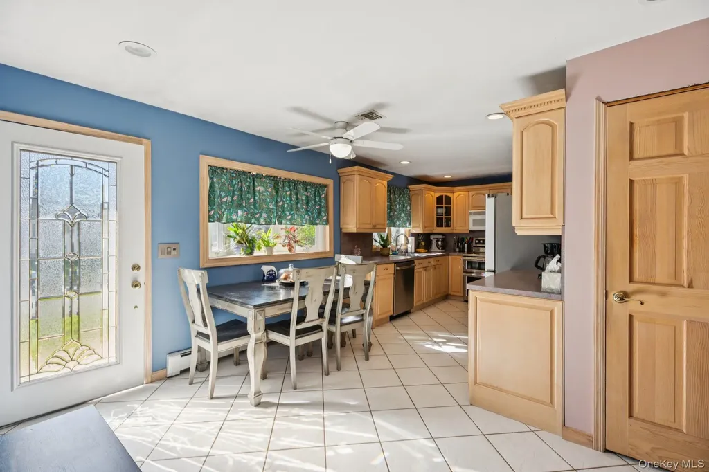 23 Windsor Street Islip NY 11751