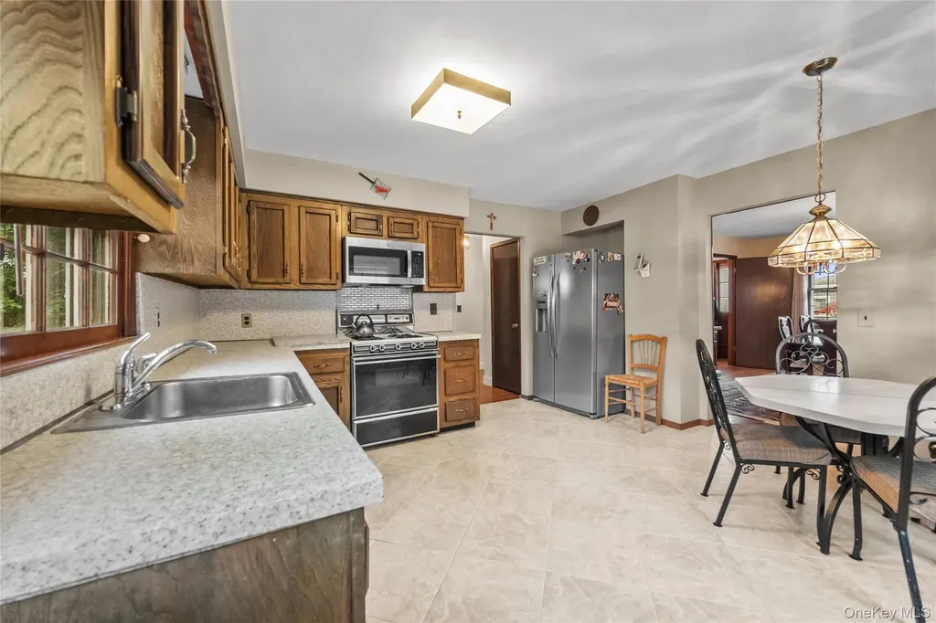 25 Meadowbrook Place Yonkers NY 10703