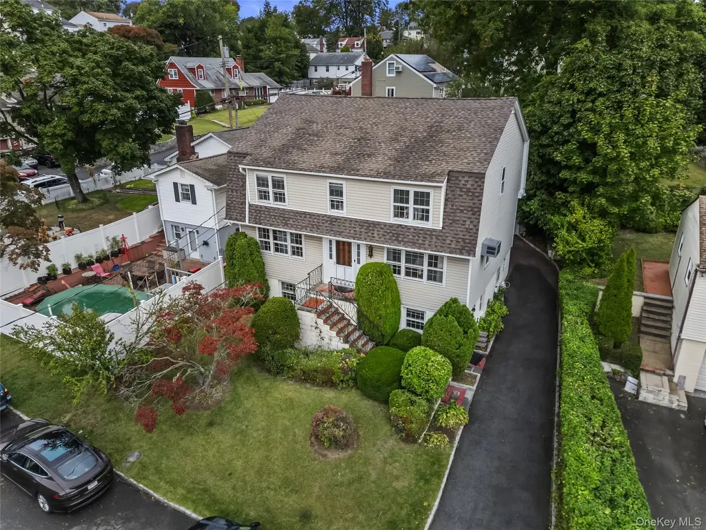 25 Meadowbrook Place Yonkers NY 10703