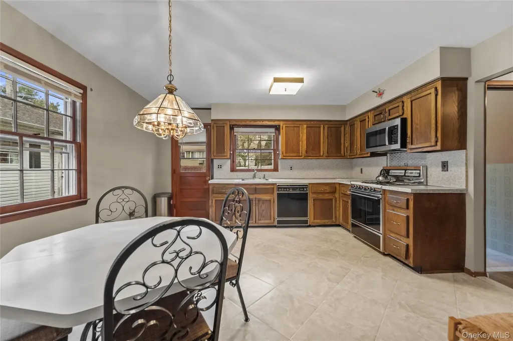 25 Meadowbrook Place Yonkers NY 10703