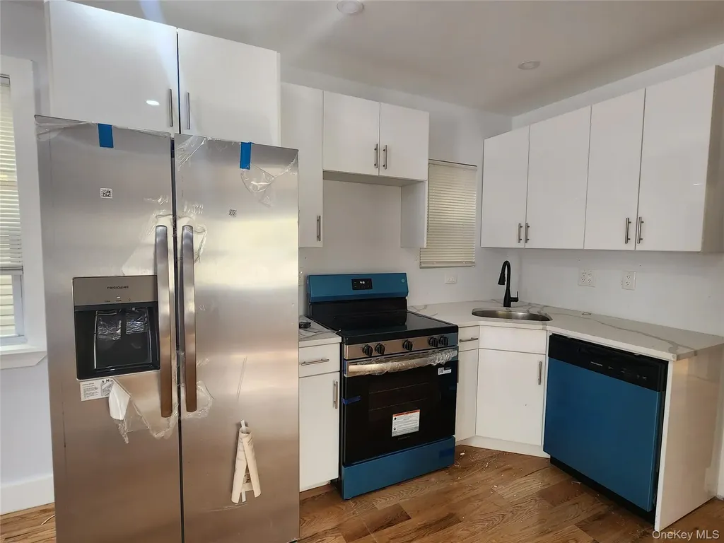 330 Taylor Avenue Bronx NY 10473