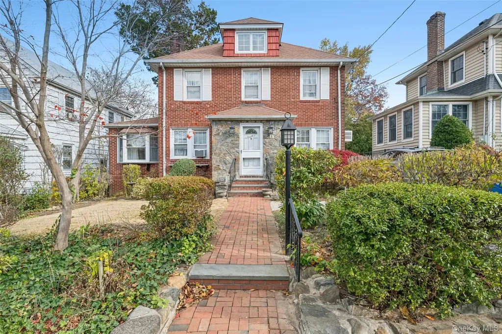 4607 Concord Avenue Great Neck NY 11020