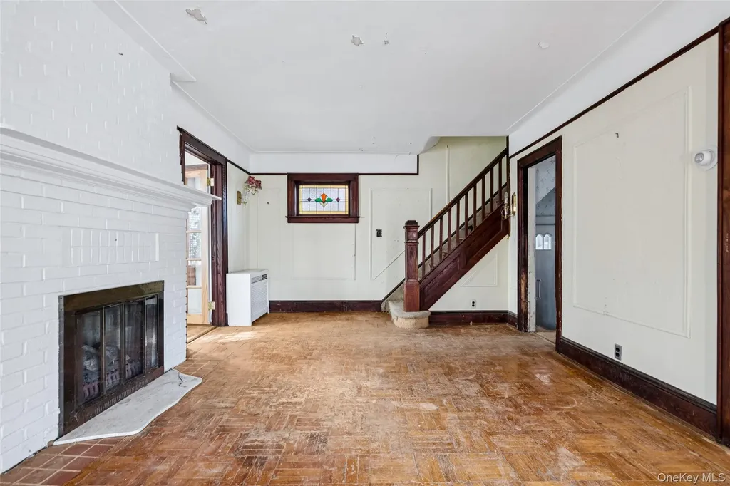 4607 Concord Avenue Great Neck NY 11020