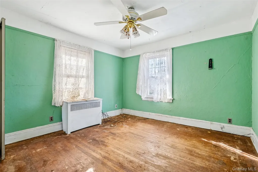 4607 Concord Avenue Great Neck NY 11020
