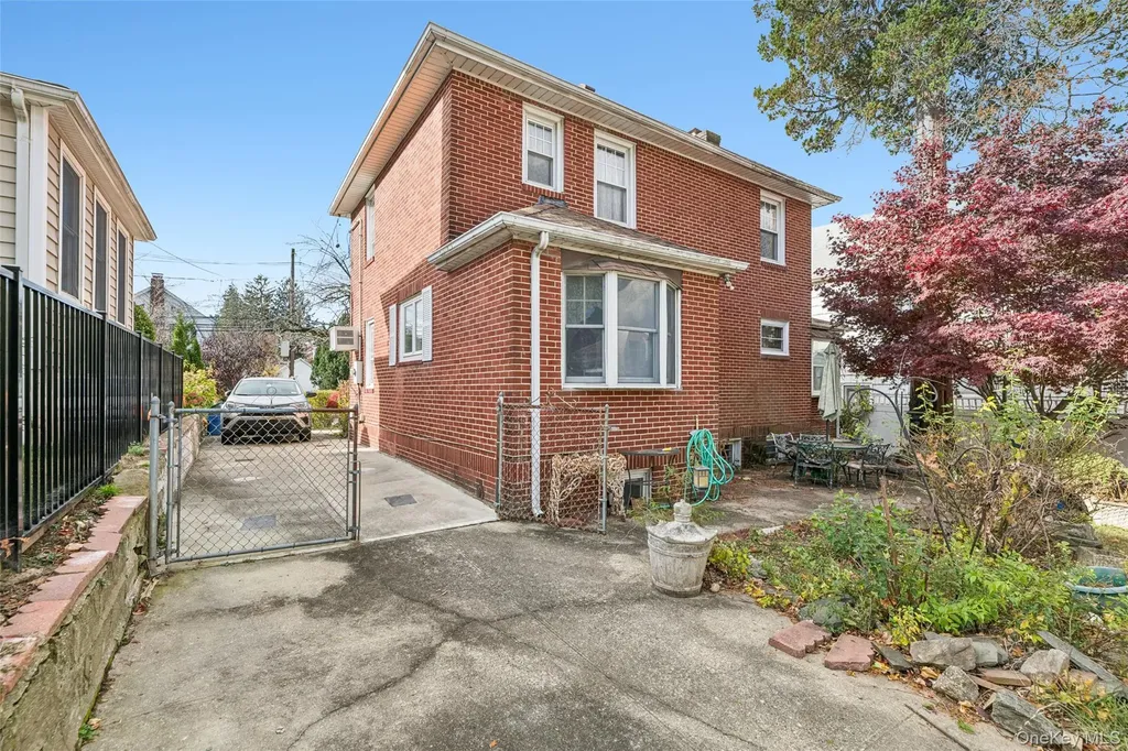 4607 Concord Avenue Great Neck NY 11020