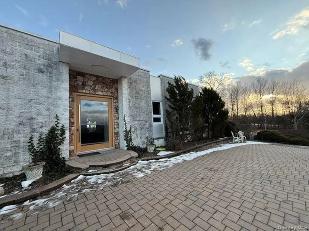 27 Westview Drive Wallkill NY 12589