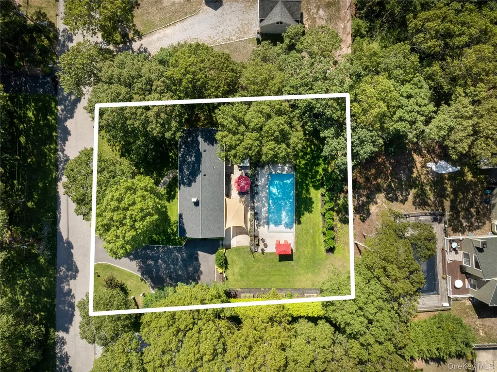 8 Foxboro Road Hampton Bays NY 11946