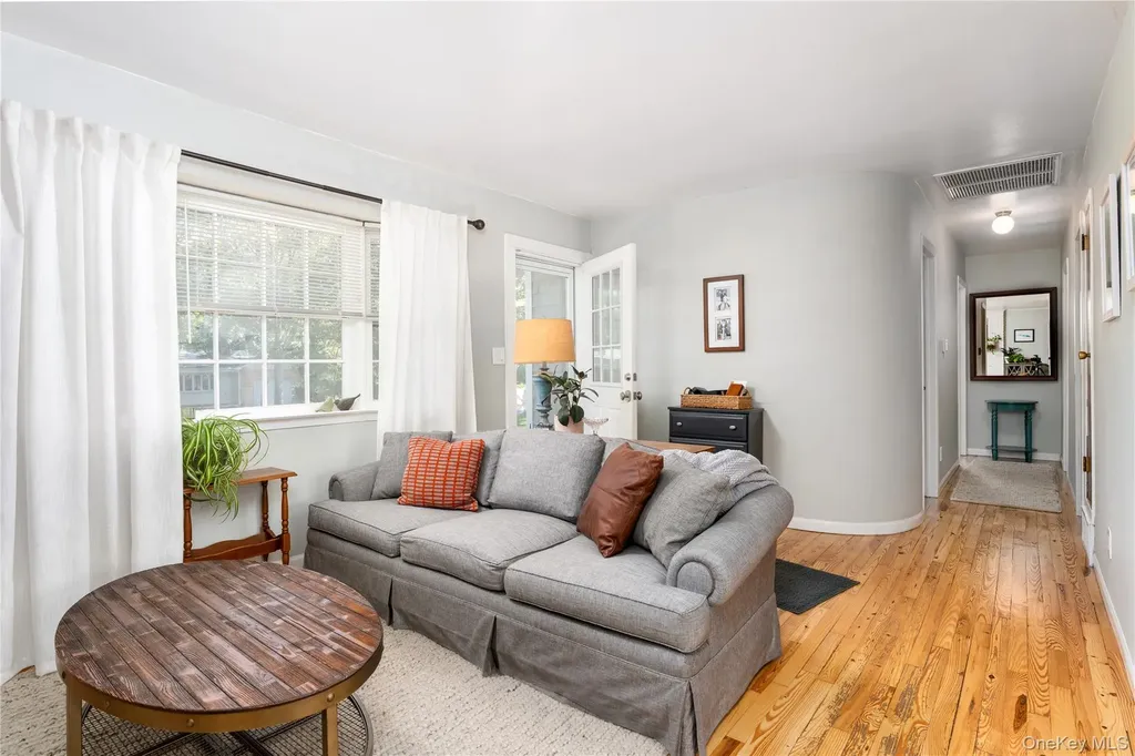 8 Foxboro Road Hampton Bays NY 11946