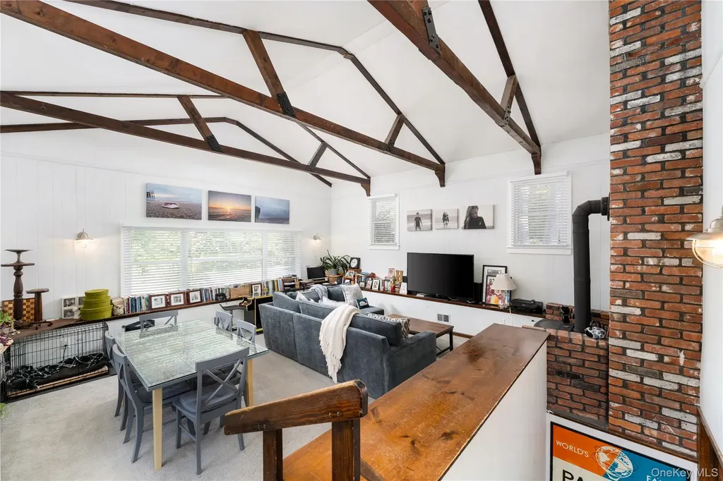 8 Foxboro Road Hampton Bays NY 11946