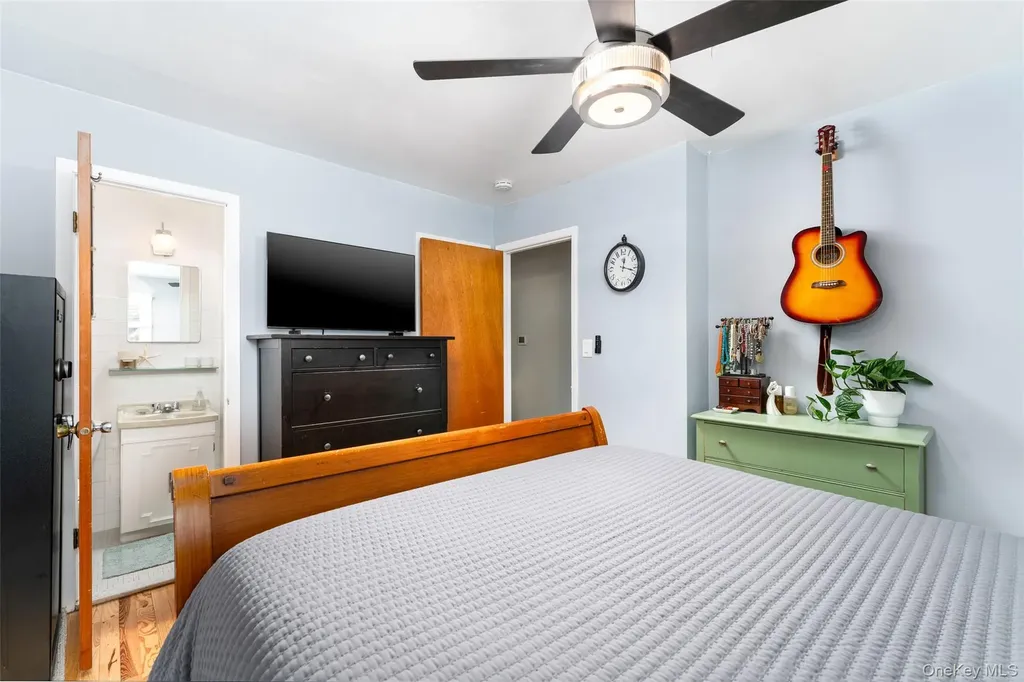 8 Foxboro Road Hampton Bays NY 11946