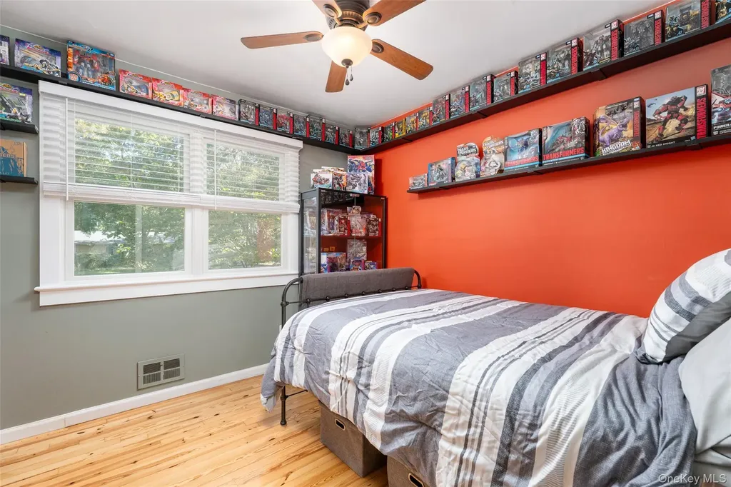 8 Foxboro Road Hampton Bays NY 11946