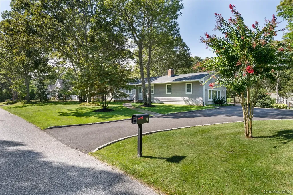 8 Foxboro Road Hampton Bays NY 11946