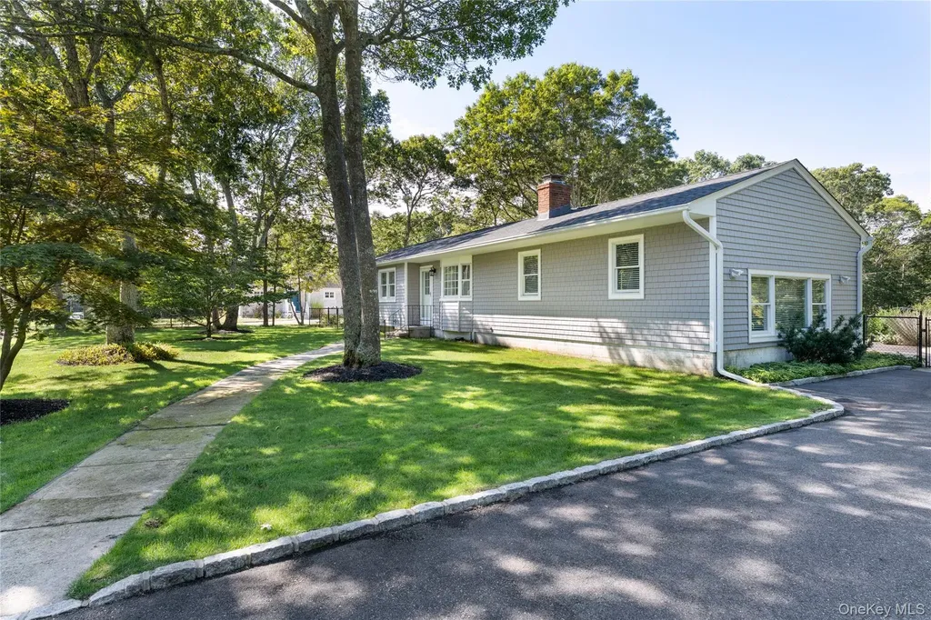 8 Foxboro Road Hampton Bays NY 11946