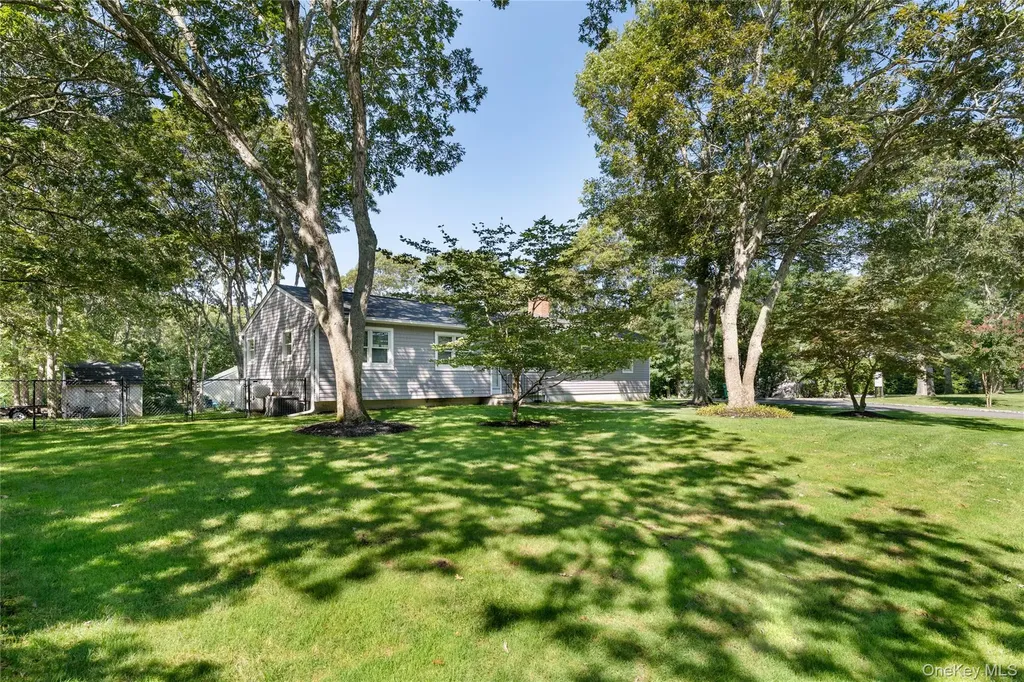 8 Foxboro Road Hampton Bays NY 11946