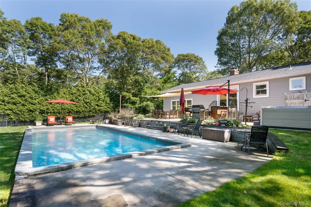 8 Foxboro Road Hampton Bays NY 11946