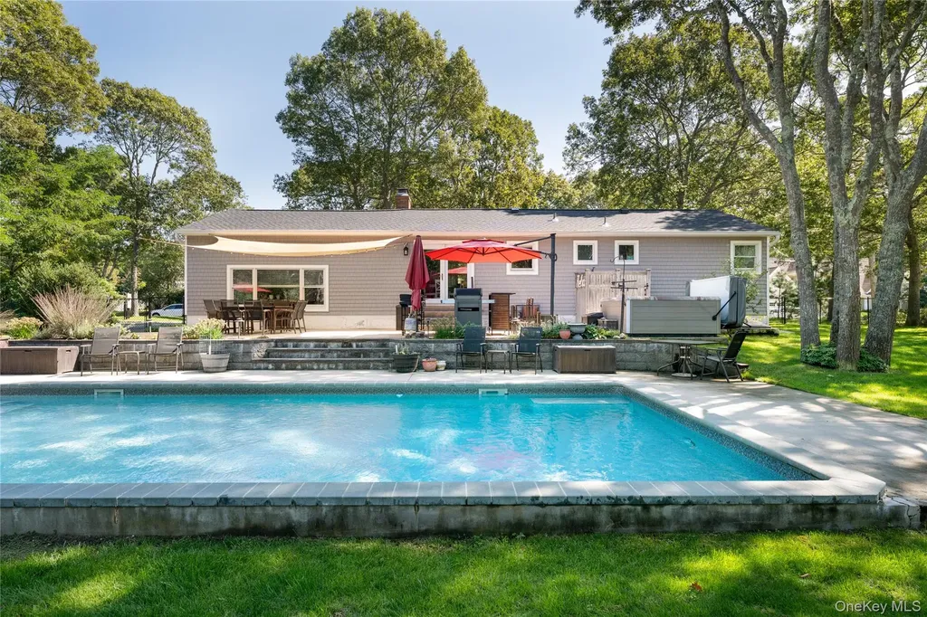 8 Foxboro Road Hampton Bays NY 11946