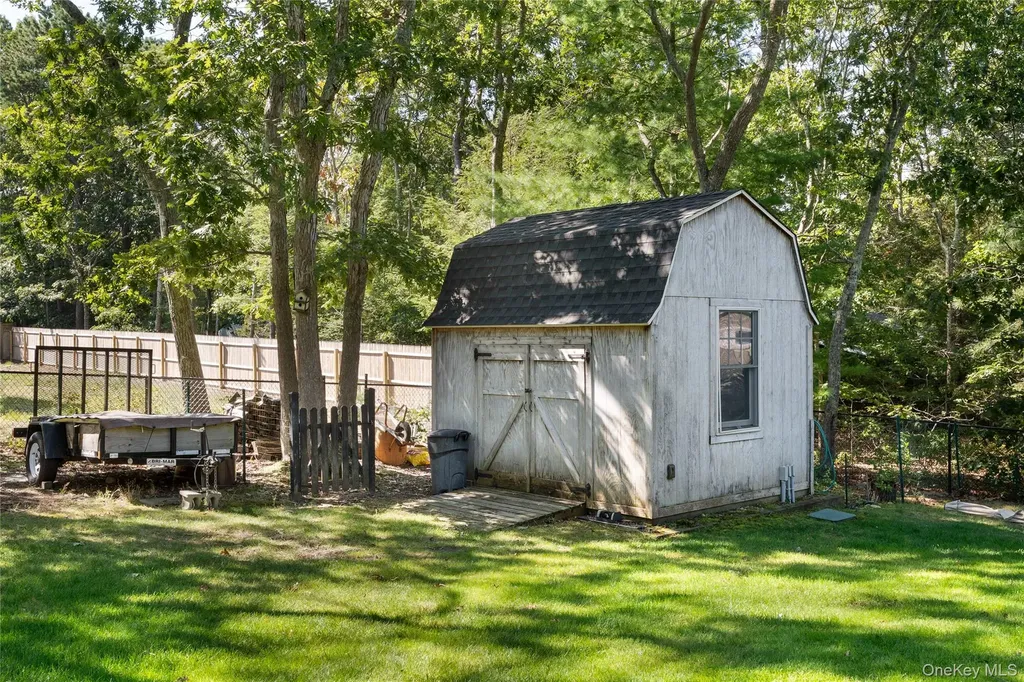 8 Foxboro Road Hampton Bays NY 11946