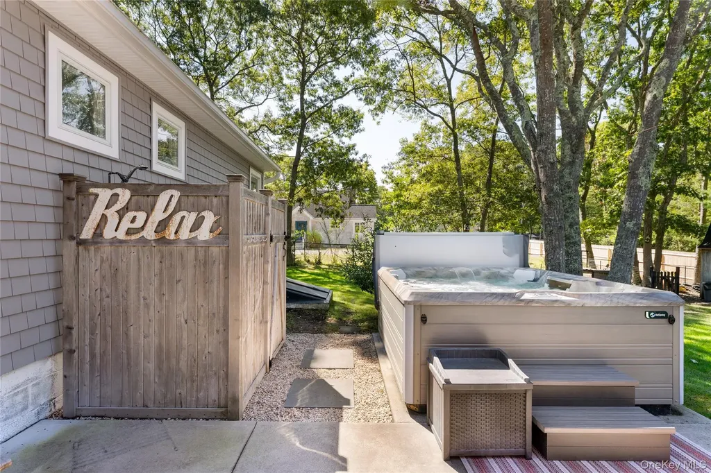 8 Foxboro Road Hampton Bays NY 11946