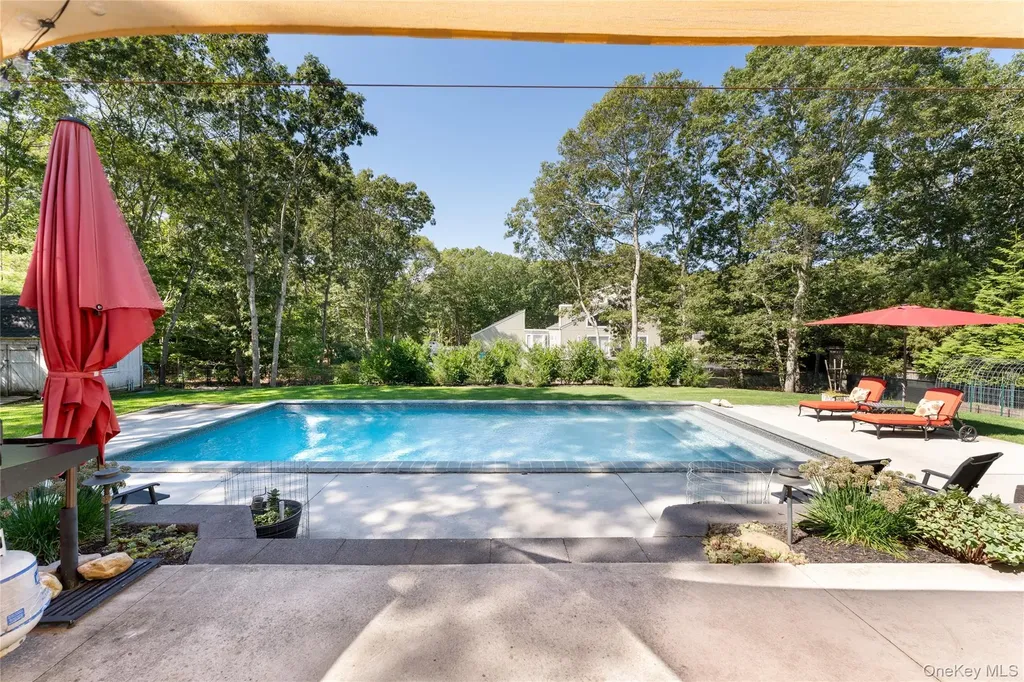 8 Foxboro Road Hampton Bays NY 11946