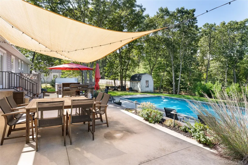 8 Foxboro Road Hampton Bays NY 11946