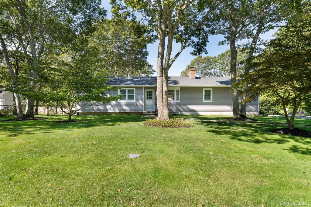 8 Foxboro Road Hampton Bays NY 11946