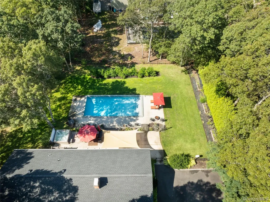 8 Foxboro Road Hampton Bays NY 11946