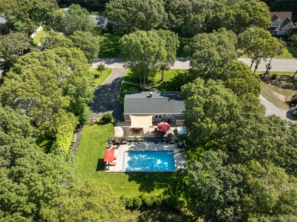 8 Foxboro Road Hampton Bays NY 11946