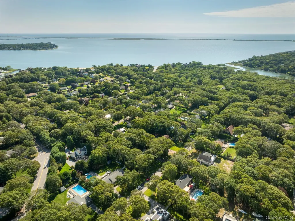 8 Foxboro Road Hampton Bays NY 11946
