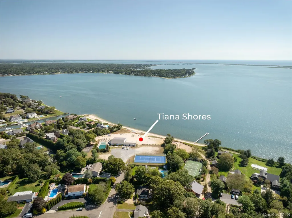 8 Foxboro Road Hampton Bays NY 11946