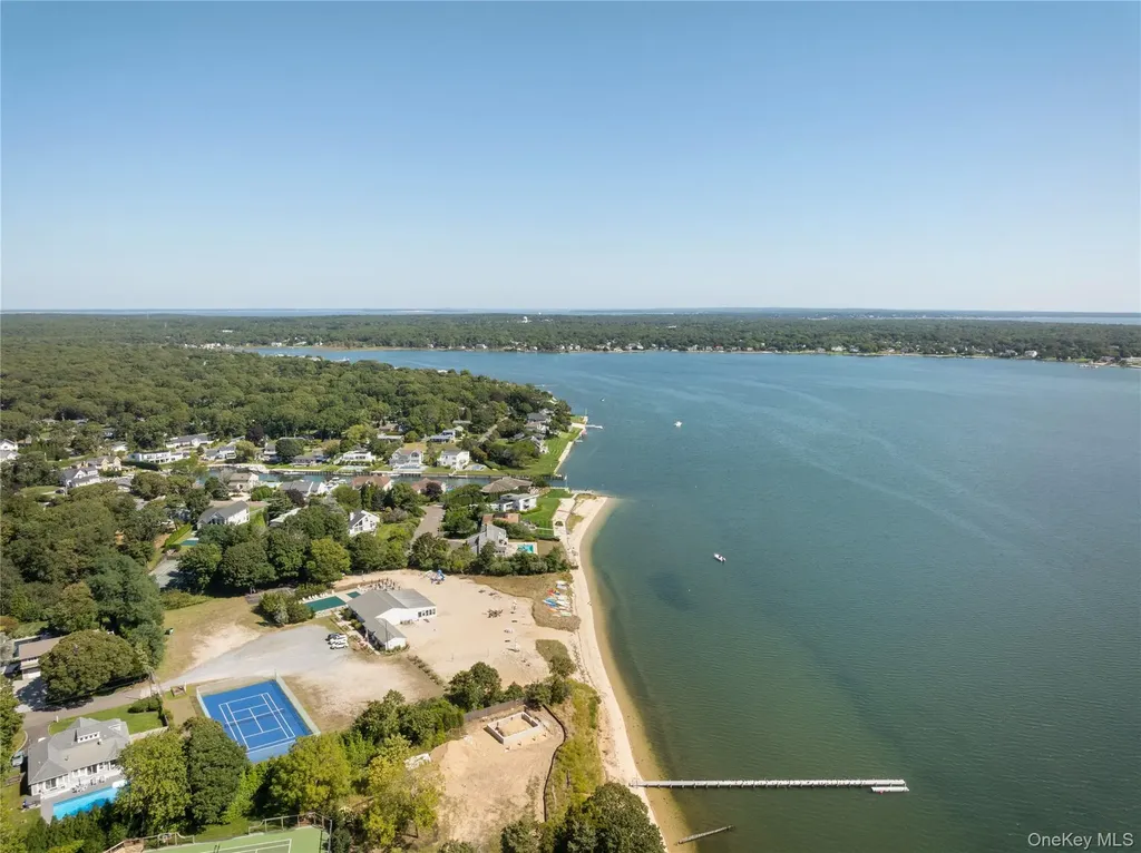 8 Foxboro Road Hampton Bays NY 11946