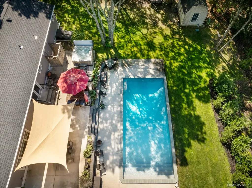 8 Foxboro Road Hampton Bays NY 11946