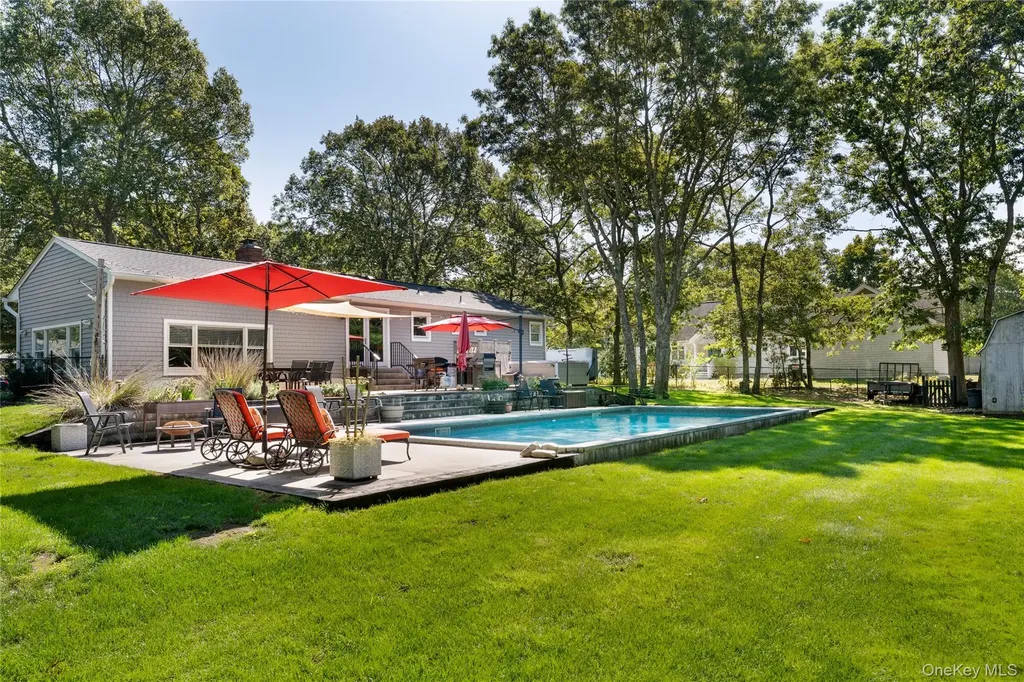 8 Foxboro Road Hampton Bays NY 11946