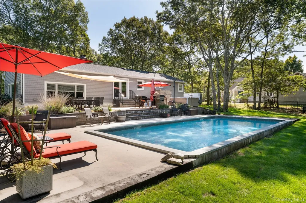 8 Foxboro Road Hampton Bays NY 11946
