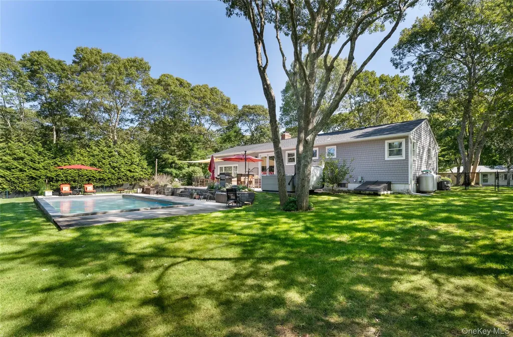 8 Foxboro Road Hampton Bays NY 11946