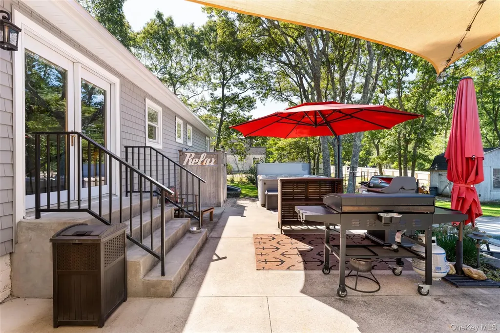 8 Foxboro Road Hampton Bays NY 11946