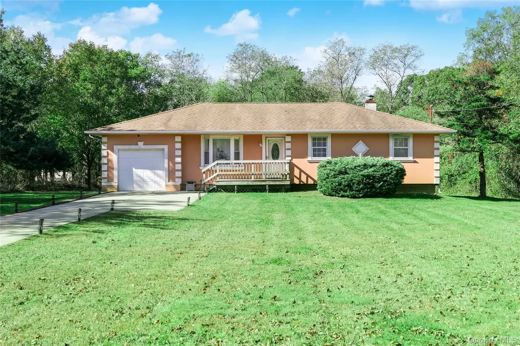 34 Wards Lane Bellport NY 11713