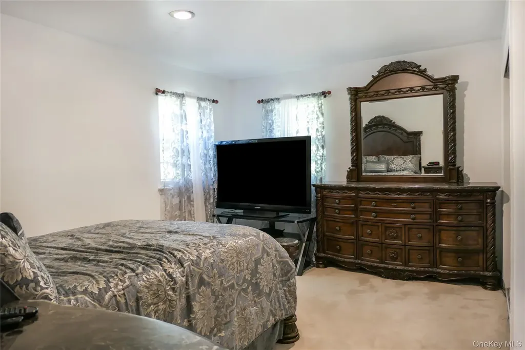 34 Wards Lane Bellport NY 11713