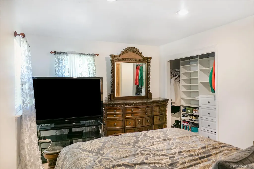 34 Wards Lane Bellport NY 11713
