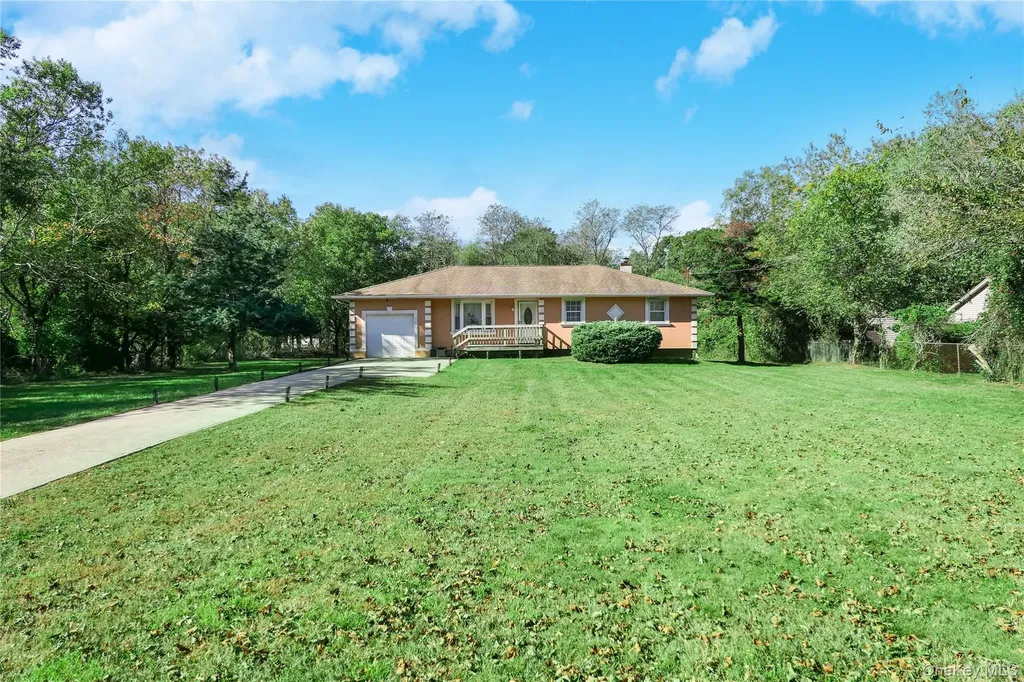 34 Wards Lane Bellport NY 11713