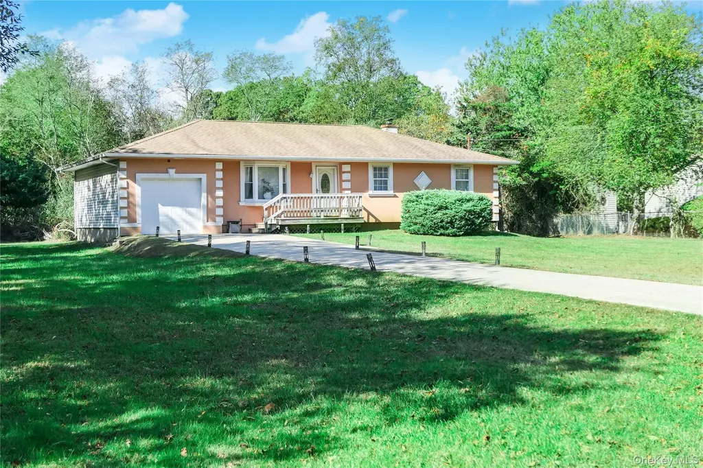 34 Wards Lane Bellport NY 11713