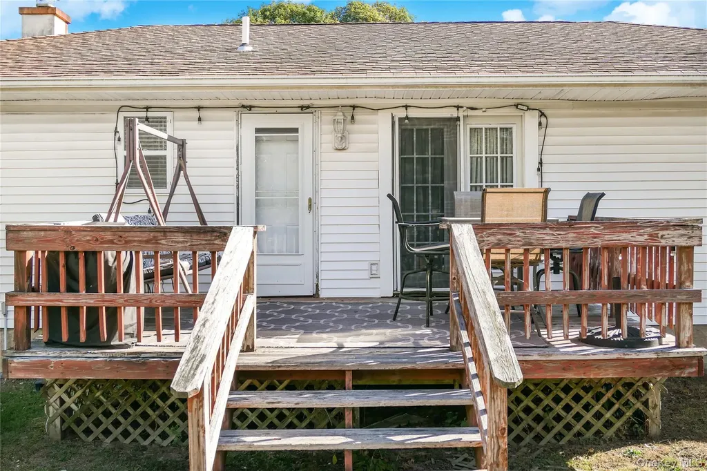 34 Wards Lane Bellport NY 11713