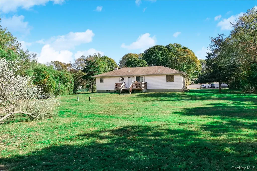 34 Wards Lane Bellport NY 11713