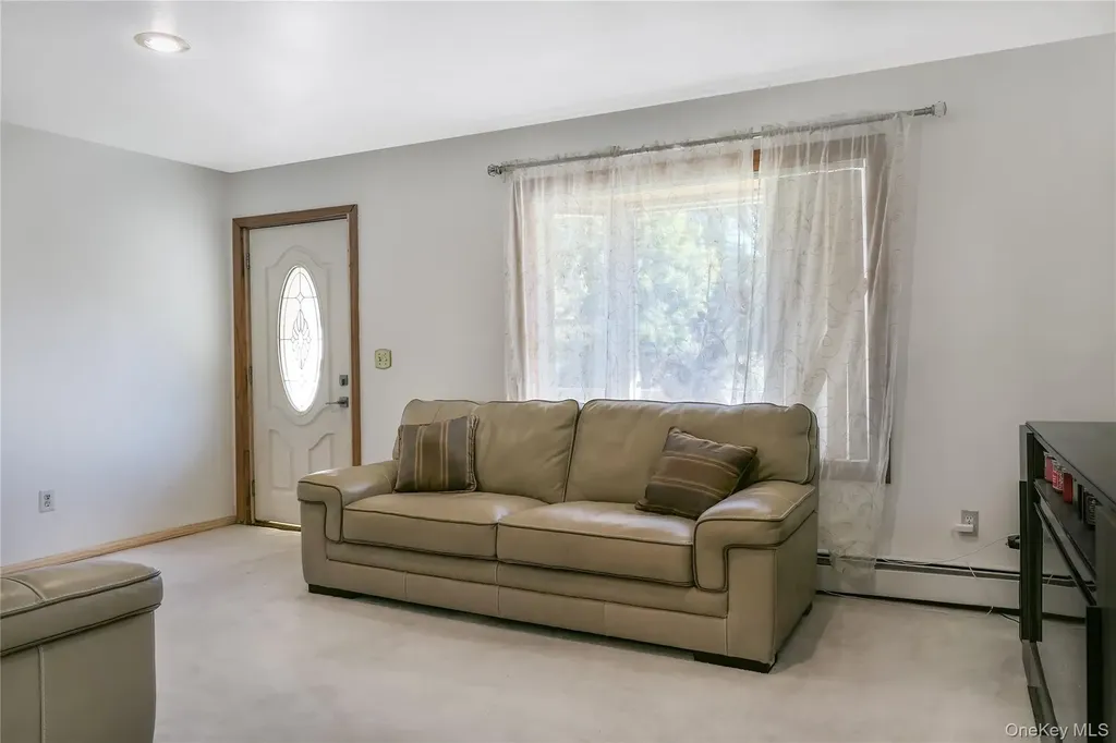 34 Wards Lane Bellport NY 11713
